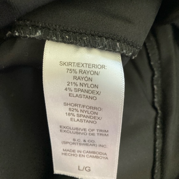 Black Athletic Skort- stretchy with pockets! Large - Picture 3 of 6